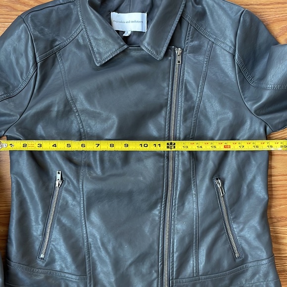 Cupcakes and Cashmere Gray Faux Leather Moto Jacket Size Large EUC - Picture 6 of 10